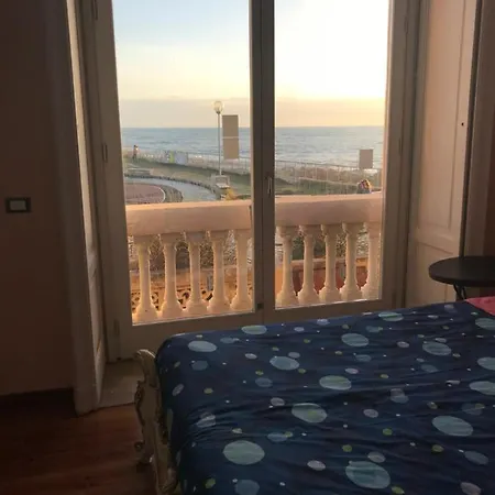 L Oasi Di Boccadasse Oda ve Kahvaltı *